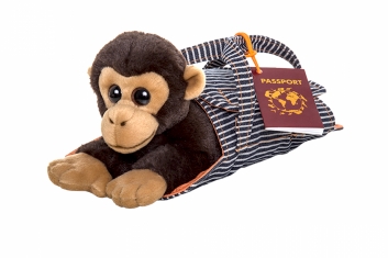 Plyšový šimpanz v cestovní tašce